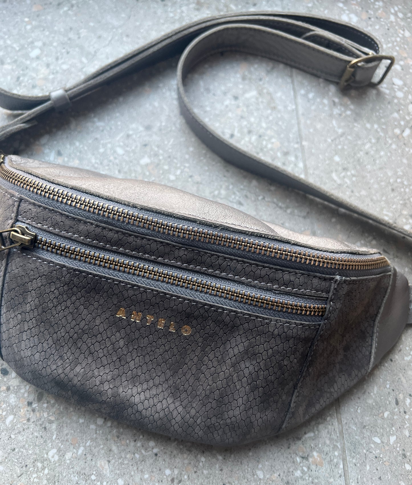 River adjustable leather moon-bag