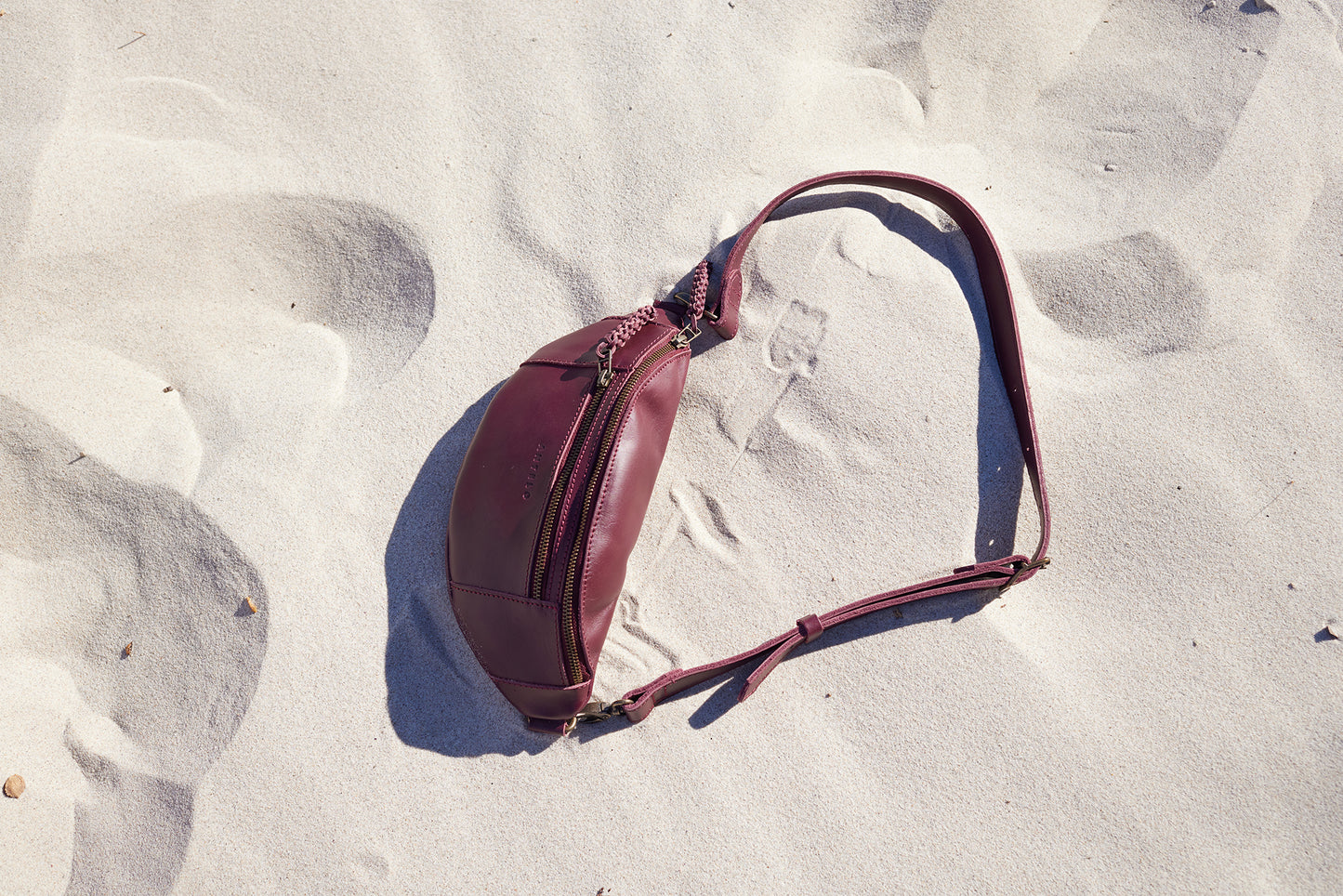 River adjustable leather moon-bag