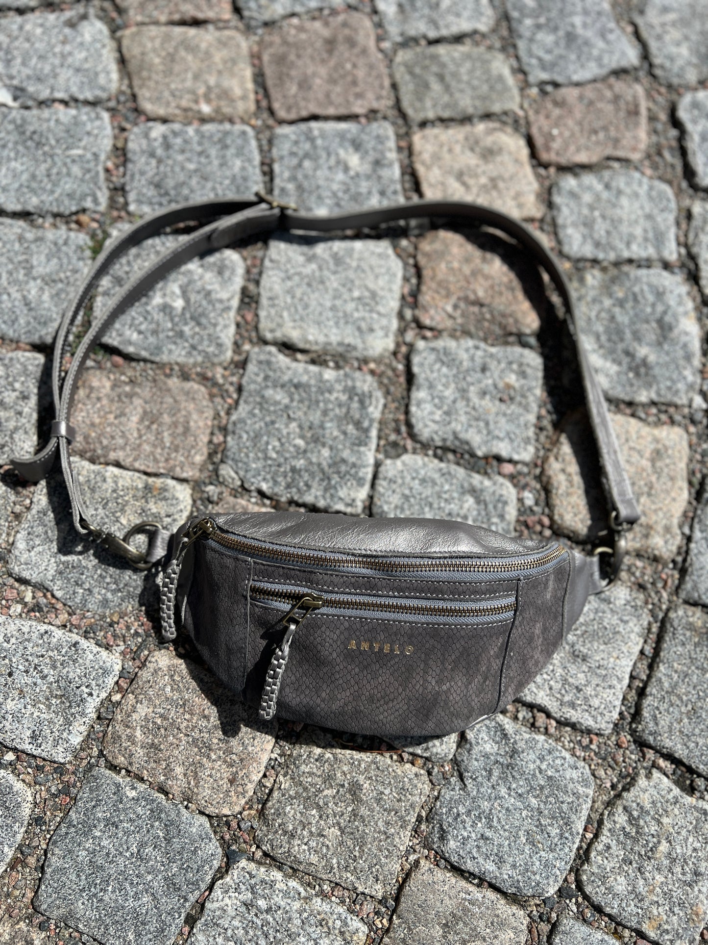 River adjustable leather moon-bag