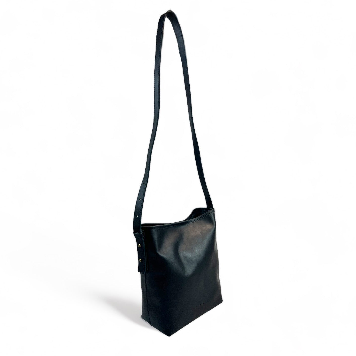Dune Leather Crossbody Bucket Bag