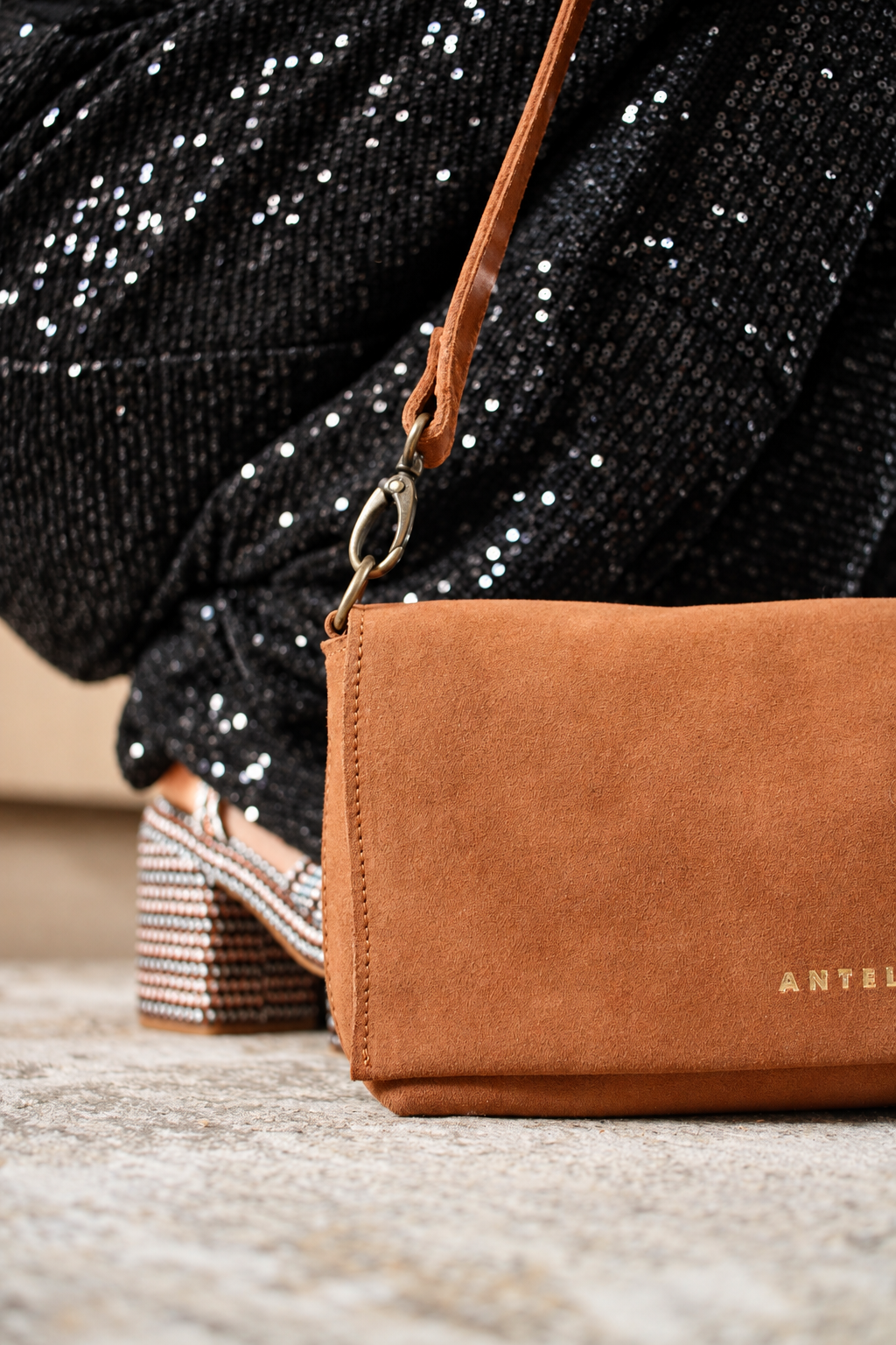Shoulder Bags & Totes