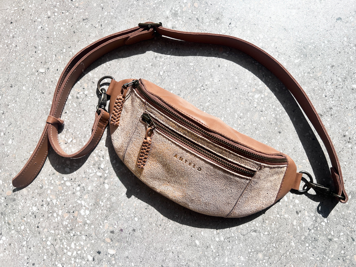 River adjustable leather moon-bag