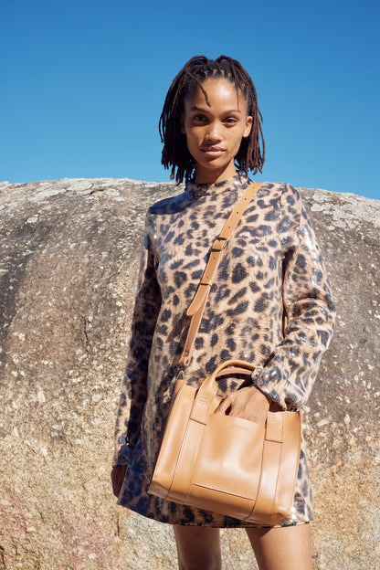 Noa East-West Medium Crossbody shopper