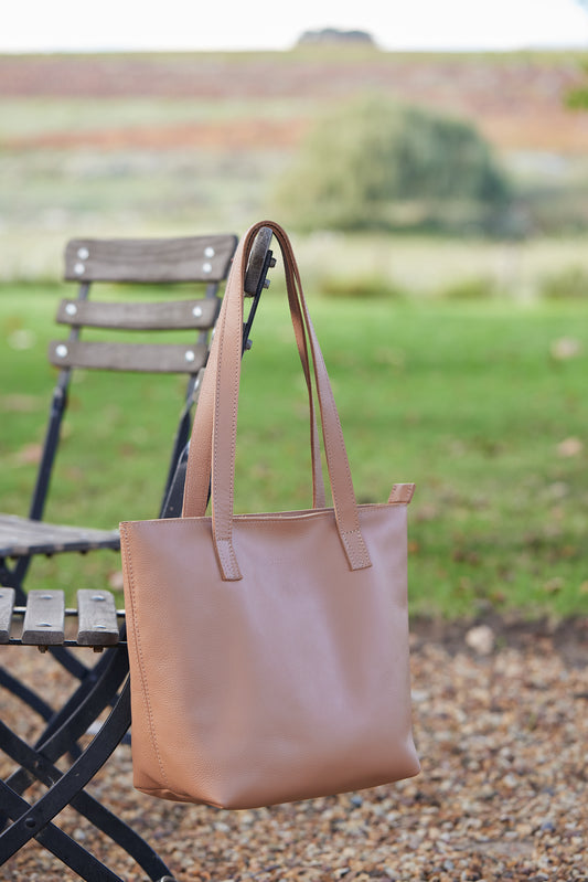 Emmy unlined Leather Tote with Zip - End of Range