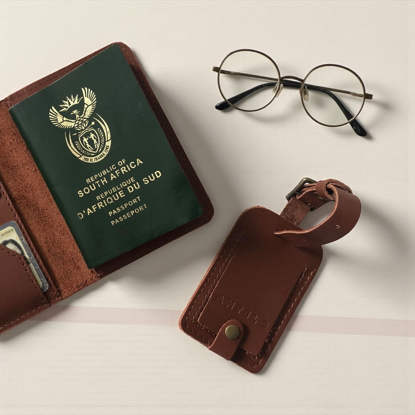 Hudson leather passport holder - OUTLET