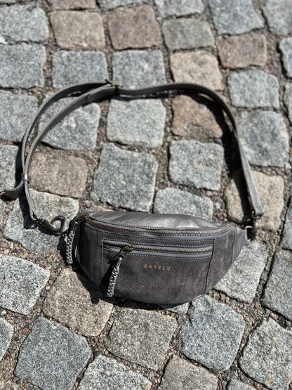 River adjustable leather moon-bag